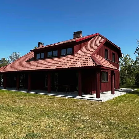 Suur Ja Hubane Maja, Saaremaal Dom wakacyjny Saarekula