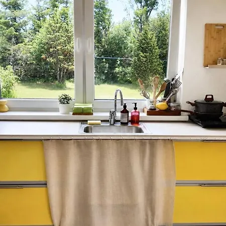Suur Ja Hubane Maja, Saaremaal