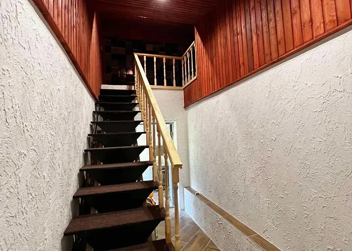 Suur Ja Hubane Maja, Saaremaal