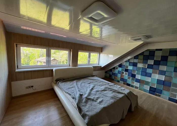 Suur Ja Hubane Maja, Saaremaal Dom wakacyjny Saarekula