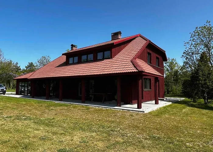 Suur Ja Hubane Maja, Saaremaal Dom wakacyjny Saarekula