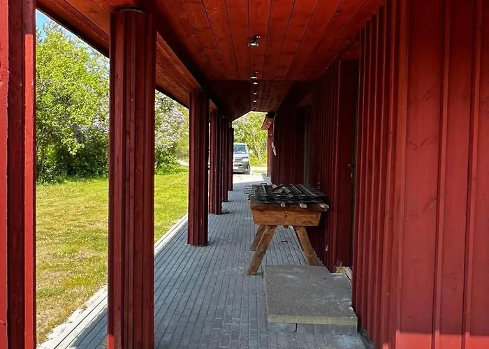 Suur Ja Hubane Maja, Saaremaal Saarekula